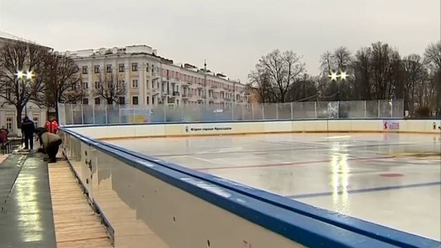 В Ярославле демонтируют новогодние украшения и праздничные ели