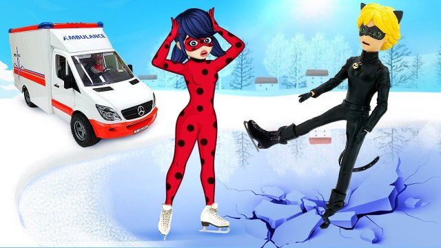 Куклы Леди Баг и Супер-кот НА ЛЬДУ! Ladybug чуть не провалилась под лед! Видео для девочек