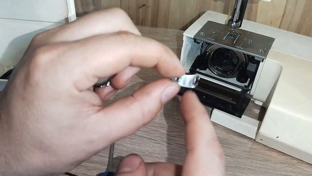 Jaguar 281P. Рвет нижнюю нить,проблемы смоталкой.