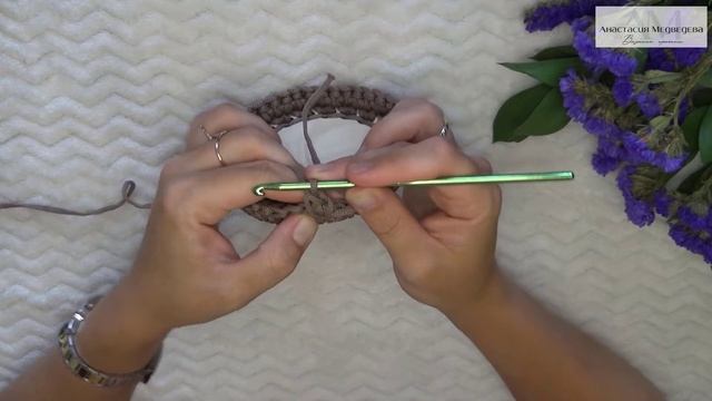 КОРЗИНКА-шкатулка крючком ИЗ полиэфирного ШНУРА с деревянным ДНОМ и узором "Диагональная галочка"