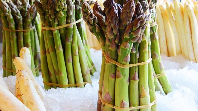 Спаржа. Что это? Как растёт, какие части съедобны, где и когда покупать, что готовить.