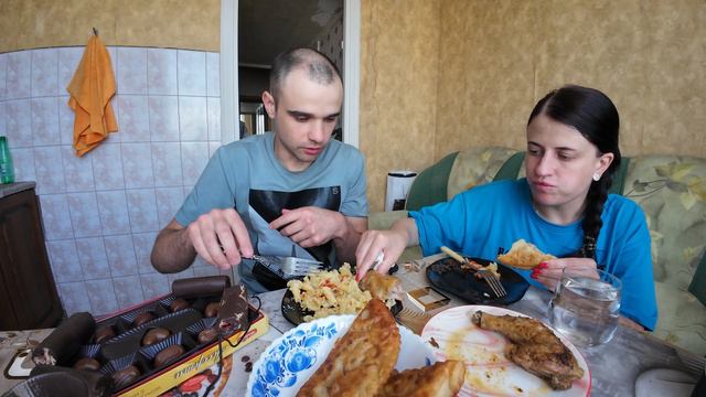 МУКБАНГ С ВАРЕЙ / МАКАРОНЫ / КУРИЦА ЖАРЕНАЯ / ЧЕБУРЕКИ / МОСКВА / EATING Mukbang ASMR АСМР