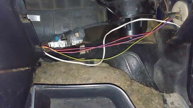 ремонт системы отопления audi 80 b4 avant. Начало. снимаю вентилятор отопителя
