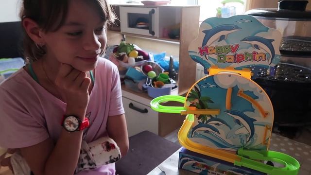 VLOG Выбираем Насте и Кате серёжки. Девочки танцуют и поют для Алисы