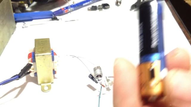 Зарядное устройство для пальчиковых батареек асимметричным током.