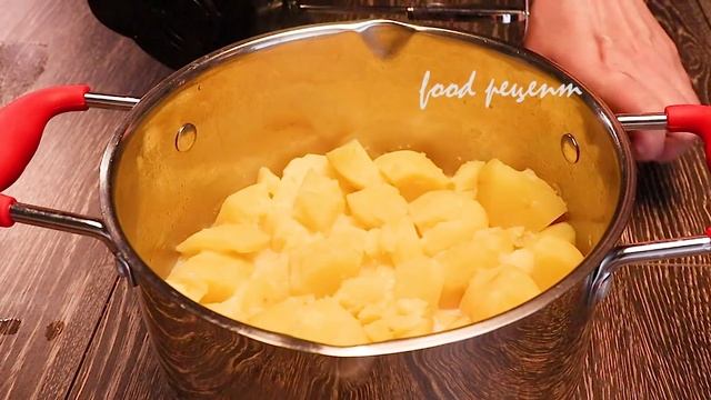 СЕКРЕТ идеального ВОЗДУШНОГО картофельного пюре! Рецепт пюре БЕЗ КОМОЧКОВ с молоком и маслом