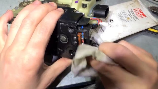 Ремонт концевика микрика замка Пассат Б5 - VW Passat B5 Door Lock Repair