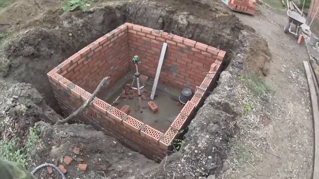 СТРОИТЕЛЬСТВО УЛИЧНОГО ПОГРЕБА ИЗ КРАСНОГО КИРПИЧА// СВОИМИ РУКАМИ(часть 2)