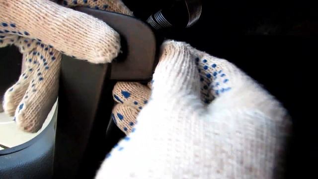 снять ручку открывания капота VW Polo  седан