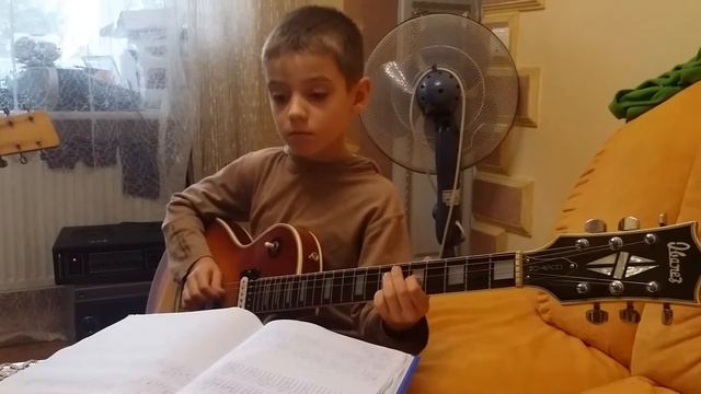 Гитара Максим 7 лет  Играет на гитаре 5 месяцев №3  учитель Виктор Степанович +380669865396