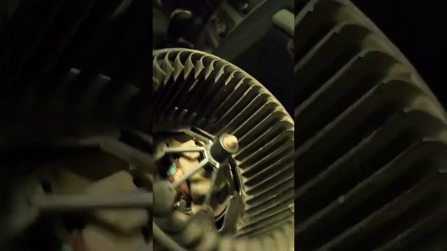 Как правильно снимать моторчик печки отопителя Skoda Octavia A5