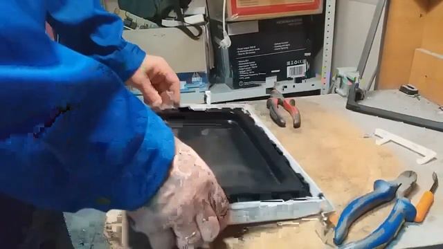 Ремонт микроволновки Daewoo, замена дверцы.