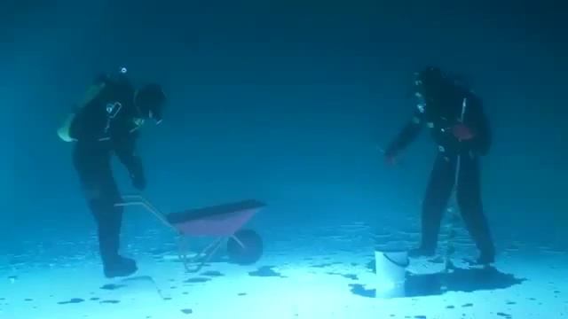 Аквалангисты прикалываются.mp4