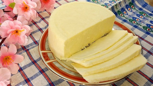 Домашний сыр на кефире. Вкуснее, чем в магазине! Попробовала один раз - делаю так всегда!