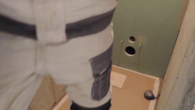 Раскладка и укладка плитки на стены в туалете хрущёвки