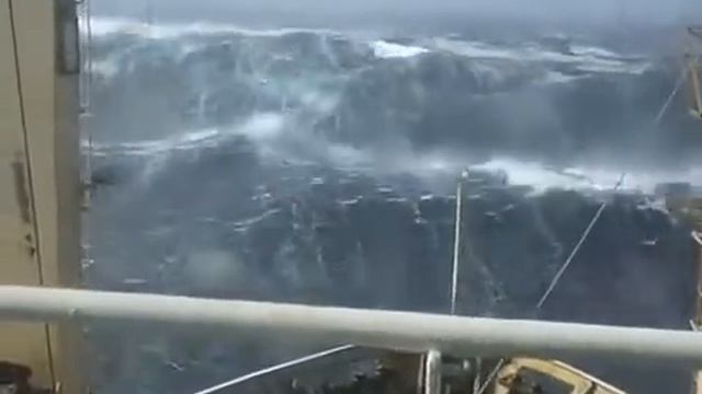 Сильнейший шторм в Северном Ледовитом океане.