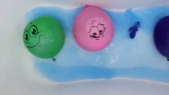 Воздушные шарики с водой Учим цвета для детей Развивающее видео Песня Семья Пальчиков Лопаем шарики