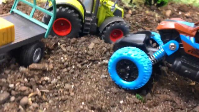 Мультики про машинки. Трактор и Монстр Трак в лесу