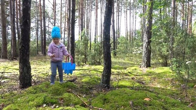 ПАПА И СОФИЯ В ЛЕСУ. СОФУНЬЯ ШАЛУНЬЯ.