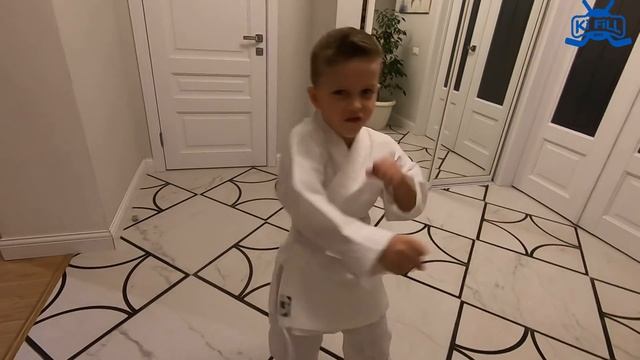 SUPER битва супергероев ГУДЖИТСУ VS монстров  Goo Jit Zu   // KiFill boys