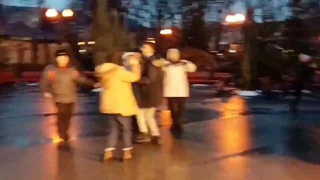 Ой чорна,си чорна!!!Танцы в парке Горького,март 2021.