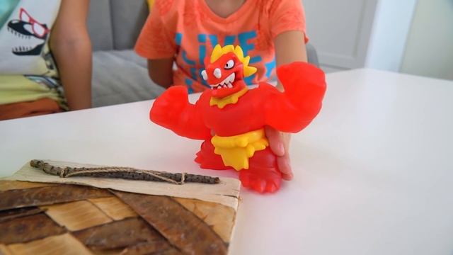 Игрушки Герои Гуджитсу Боевые челюсти VS Водная атака?