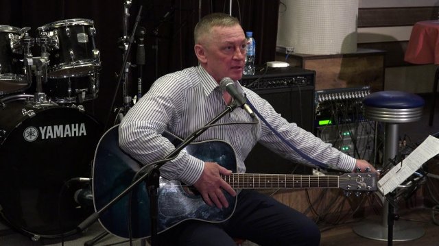 "ЛЁТЧИК ДОЛЖЕН ЛЕТАТЬ..." Автор-исполнитель Вадим Захаров. Монтаж Евгений Кочегура