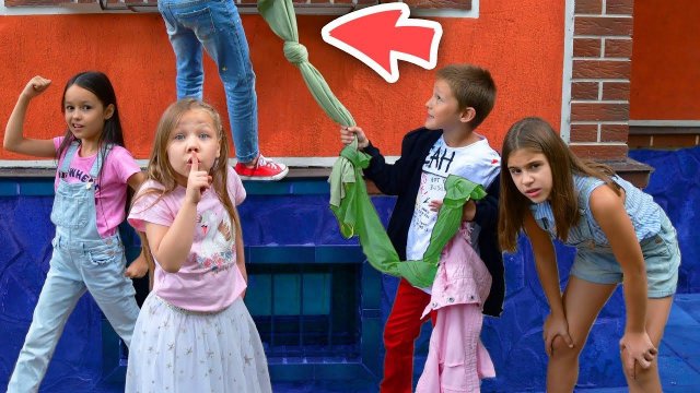 Сбежали из ЛЕТНЕГО ЛАГЕРЯ от Тетушки и Пеннивайза! Зачем мы помогаем БОГАТЫМ школьникам?