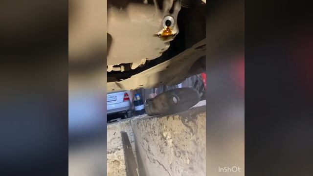 Замена масла в двигателе 1kr-fe Toyota Vitz 2015 года