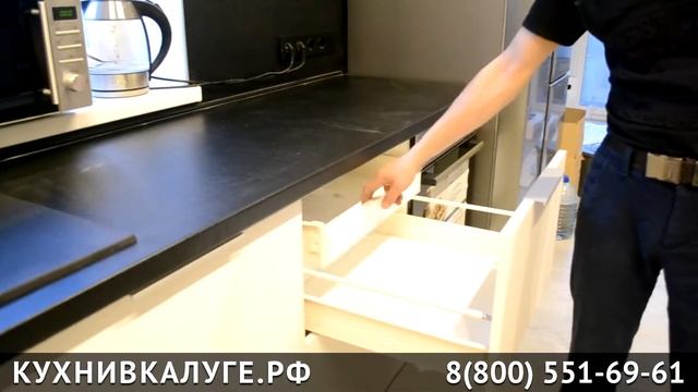 Технологичная кухня в стиле хай-тек.