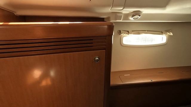 Что у парусной яхты внутри? Технический обзор на примере яхты Beneteau Oceanis 40. Системы и решени