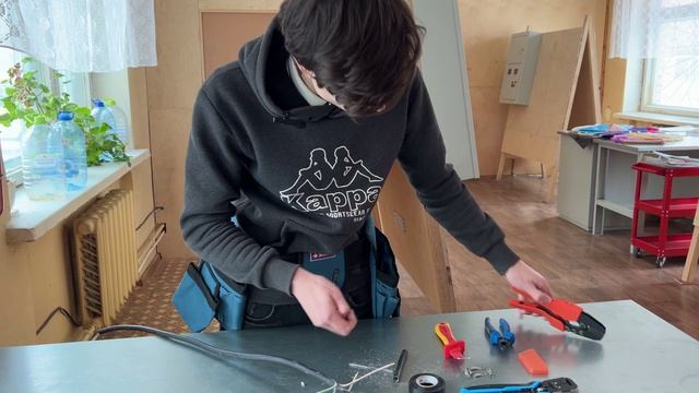 Опрессовка кабеля наконечниками (Вяземский политехнический техникум)