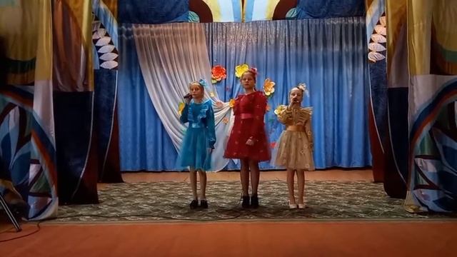 МАМА! На свете слова нет роднее и дороже... Исп. вокальная группа Щорсовского д/с - СШ