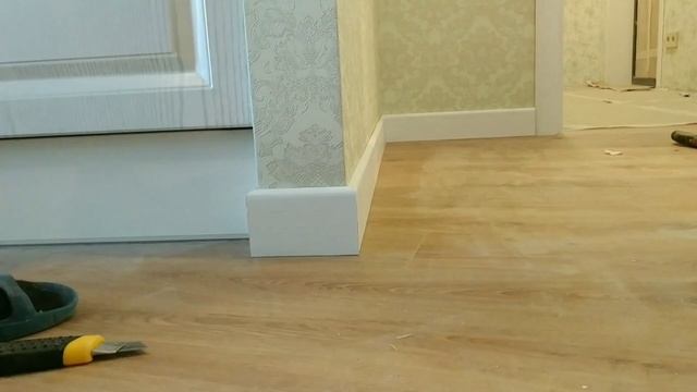 Установка МДФ плинтуса. Округлые стены и наружние углы.