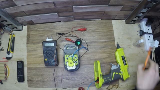 Шуруповерт Bort отключается под нагрузкой