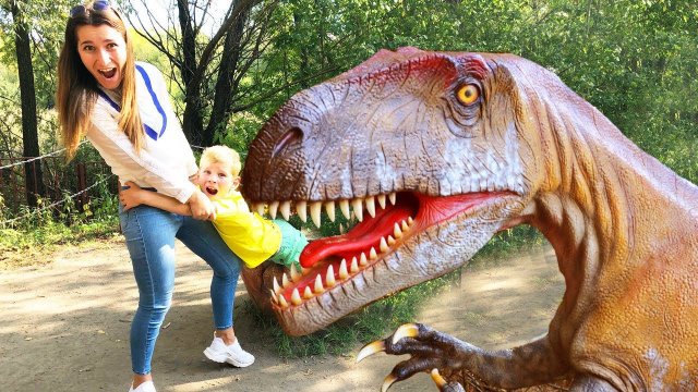 Lev and Gleb with Mom Found Lost Dinosaur The Best of Dinosaurs in Jurassic World park