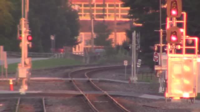 Скоростной поезд в США железнодорожный транспорт Америки. Тепловоз пассажирские вагоны США