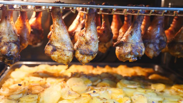 Куриные ножки с картофелем в духовке. Как я люблю.