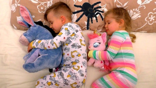 Giant Spider Attacks kids! Learn Colors with balls, Are you sleeping song nursery rhymes, baby songs