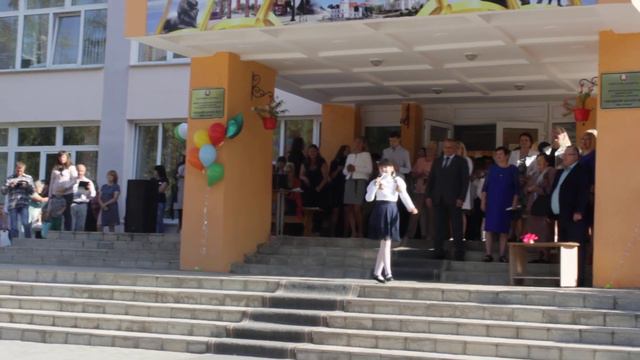 песня Надежды Будневой "1 сентября " - поёт Артёмова Дарья