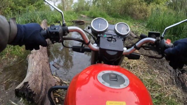 Катание на мотоцикле.