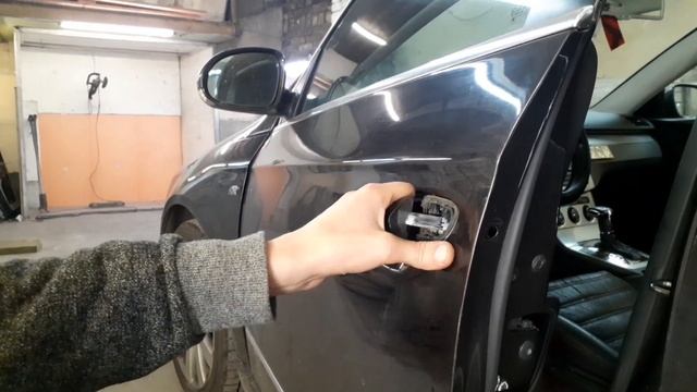 Пассат Б6.Как снять и поставить ручку двери