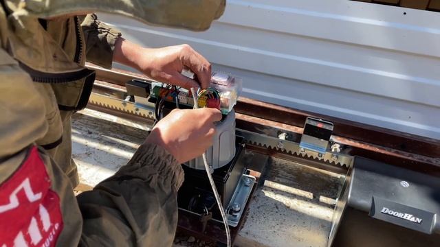 Запуск привода для откатных ворот SLIDING-1300PRO от бренда Doorhan прошел успешно.