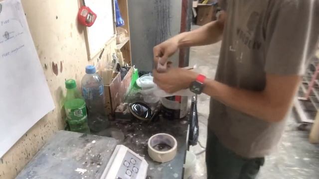 Лайфхак маляра - наливаем краску из банки правильно