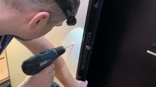 Замена МДФ панели на металлической двери | door-services.ru