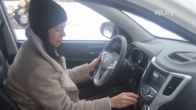 Доступный кроссовер Changan CS35 женский тест-драйв Автопанорама
