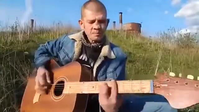ЛЕГЕНДАРНЫЙ бомж отжигает на гитаре
