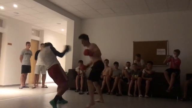 Уличные Драки\Цыган vs Белый!!!