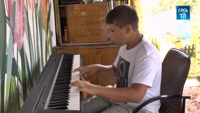 Человек-оркестр: юный музыкант из Сясьстроя покорил своим талантом всю Россию