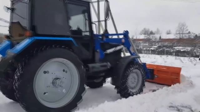 Качество ноль.Чистим снег на МтЗ-82 с лопатой фирмы Большая земля.